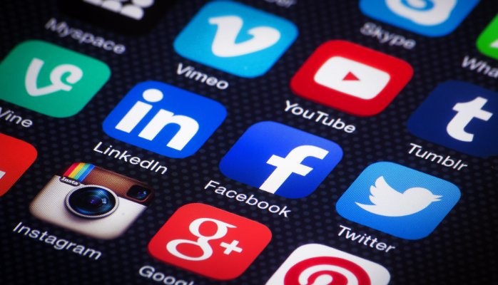 Key Online Trends of 2024 Social Media E commerce and AI Domination